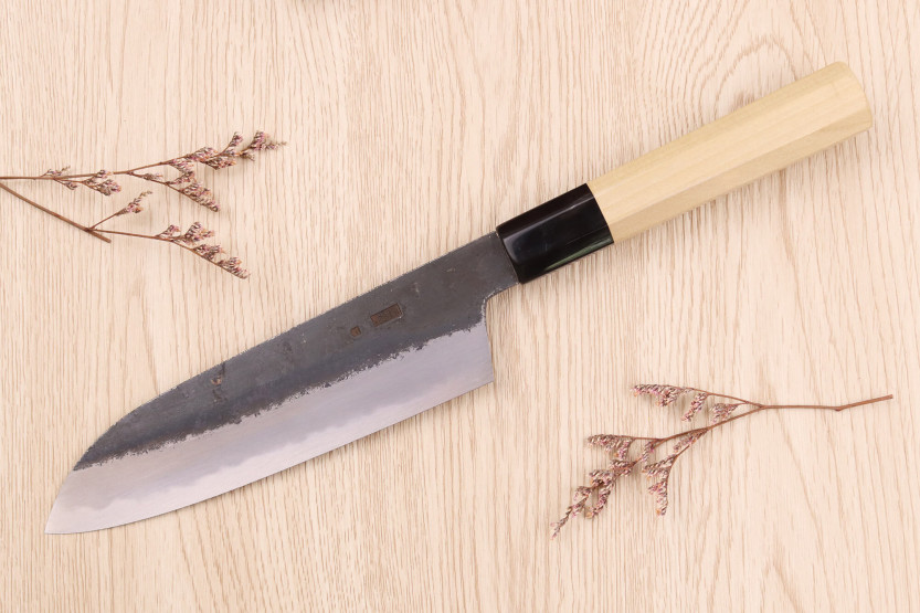 Sakai Kikumori Kikuzuki Kuro 18cm coltello santoku, giapponese fatto a mano