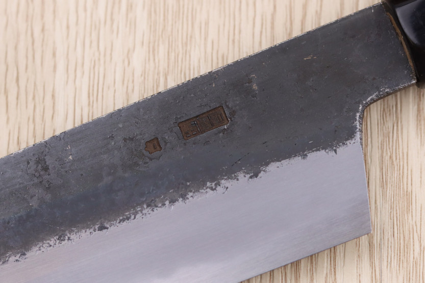 Sakai Kikumori Kikuzuki Kuro 18cm santoku mes, Japans handgemaakt