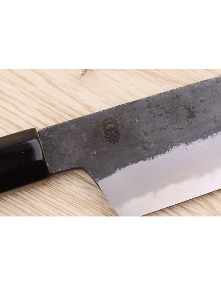 Sakai Kikumori Kikuzuki Kuro 18 cm santokukniv, japansk håndlaget