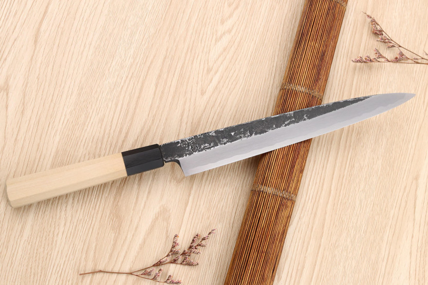 Sakai Kikumori Kikuzuki Kuro 24cm japanilainen käsintehty yanagiba veitsi