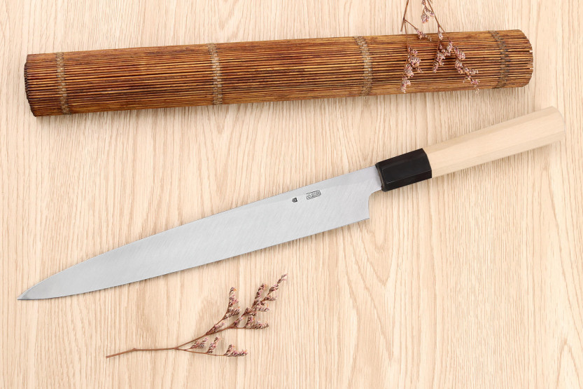 Sakai Kikumori Kikuzuki Kuro 24cm japanilainen käsintehty yanagiba veitsi