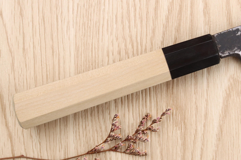 Sakai Kikumori Kikuzuki Kuro 24cm japanilainen käsintehty yanagiba veitsi