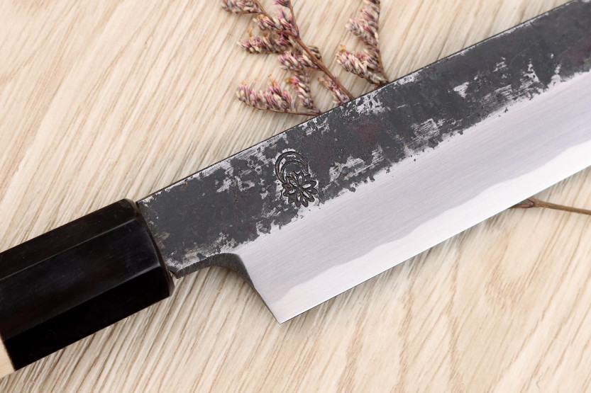 Sakai Kikumori Kikuzuki Kuro 24 cm japansk håndlavet yanagiba-kniv