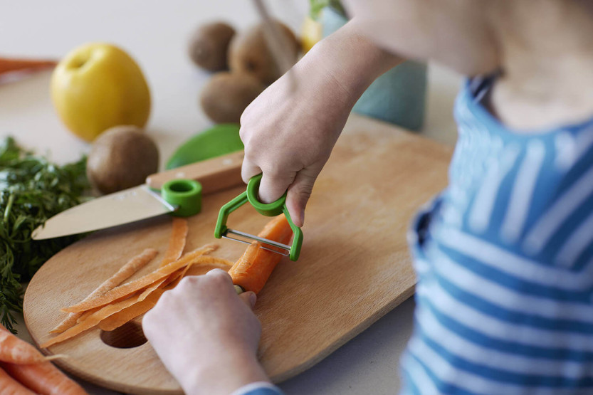 Opinel Le Petit Cuchillo de Chef + Pelador + Protector de Dedos - Verde