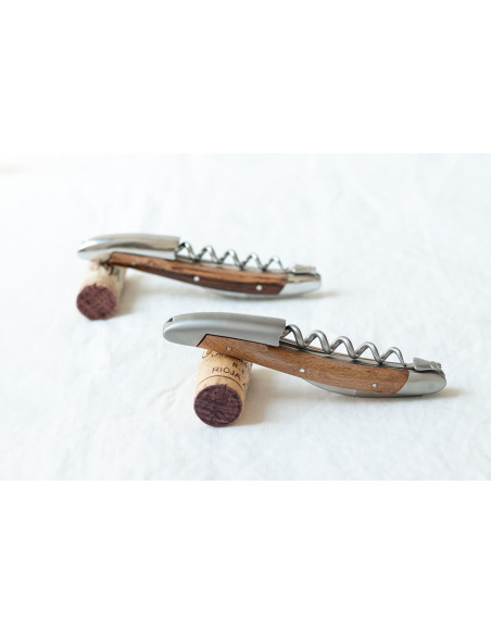 Coltello da cameriere per vino Forge de Laguiole con manico in legno di vite, finitura satinata