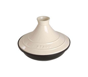 Staub 20cm emaloitu valurautainen tagine-astia, jossa on kermanvärinen induktiokäyttöön sopiva kansi.
