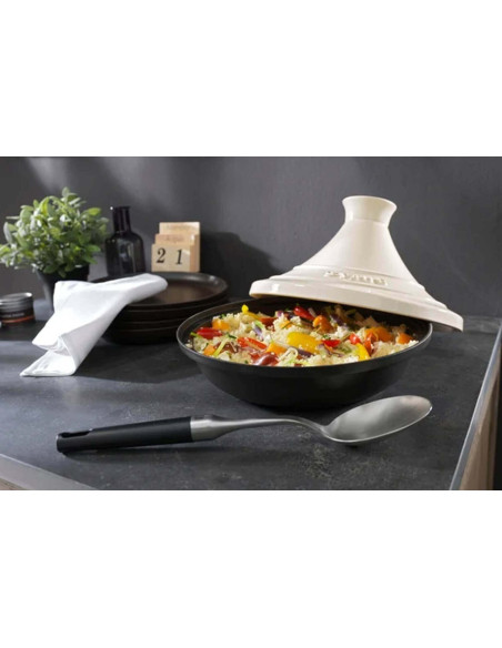 Staub 20 cm emaljert støpejerns taginefat med kremfarget induksjonskompatibelt lokk