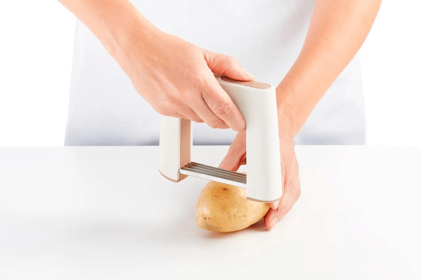 Hasselback Lékué cutter with push button