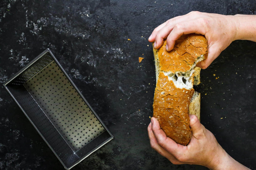 Stampo per pane MasterClass Crusty Bake antiaderente forato 21x11x7cm