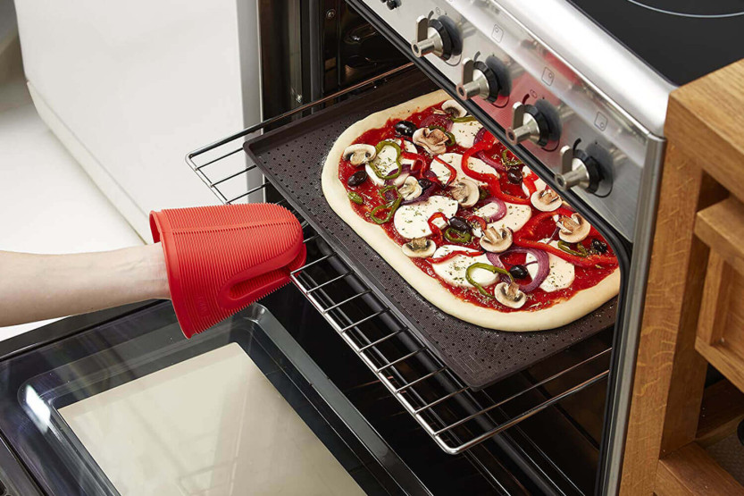 Tapete de silicone Lékué 30x40cm castanho platinado para pizzas