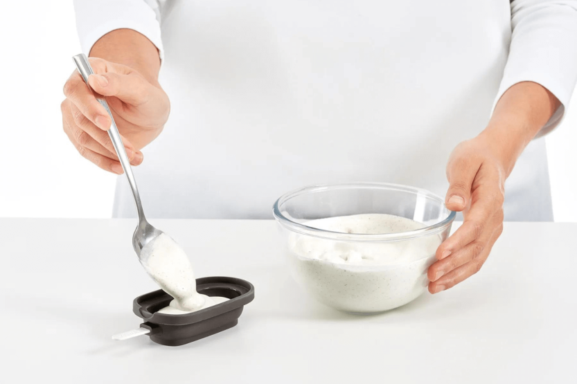 Set of 4 Lékué Classic Creamy ice cream moulds + black silicone ice cream tub