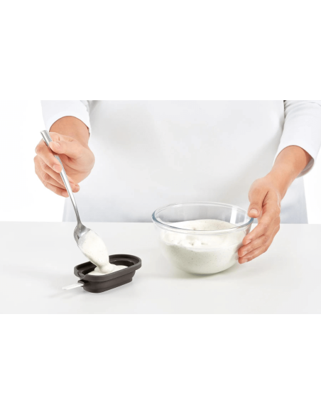 4 kpl Lékué Classic Creamy -jäätelömuotit + musta silikoni-jäätelöastia