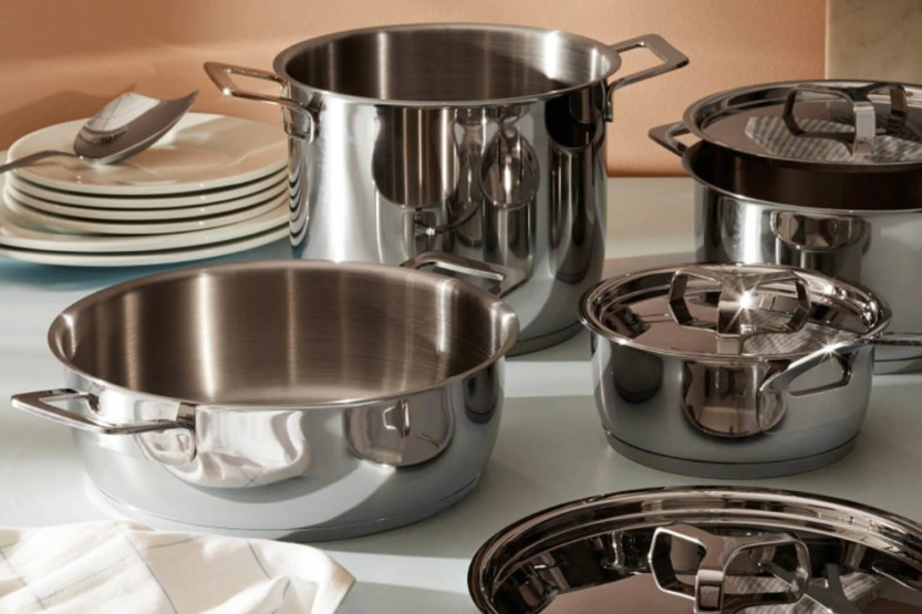 Set di pentole Alessi Pots&Pans da 7 pezzi in acciaio inox 18/10 disegnato da Jasper Morrison