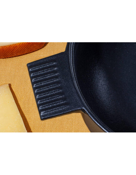 Mono anti-splatter cast-iron fondue set