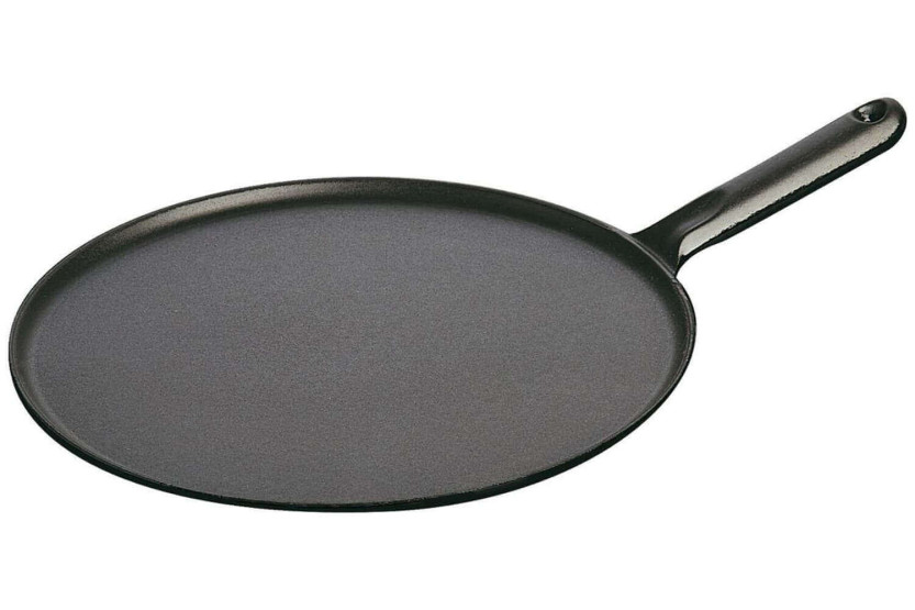 Crêpepfanne aus schwarz emailliertem Gusseisen STAUB 30cm + Spatel und Holzverteiler