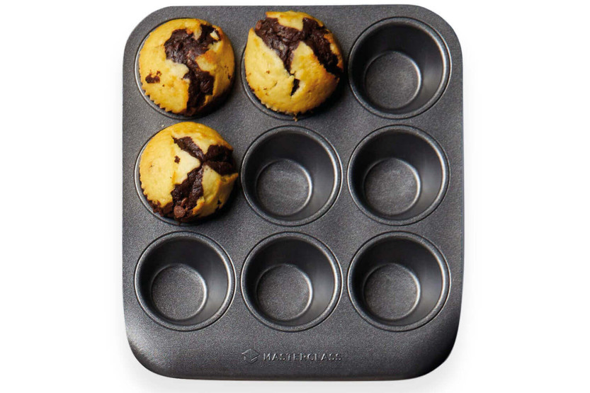 Set med 7 MasterClass Smartspace non-stick bakformar och fat i stål