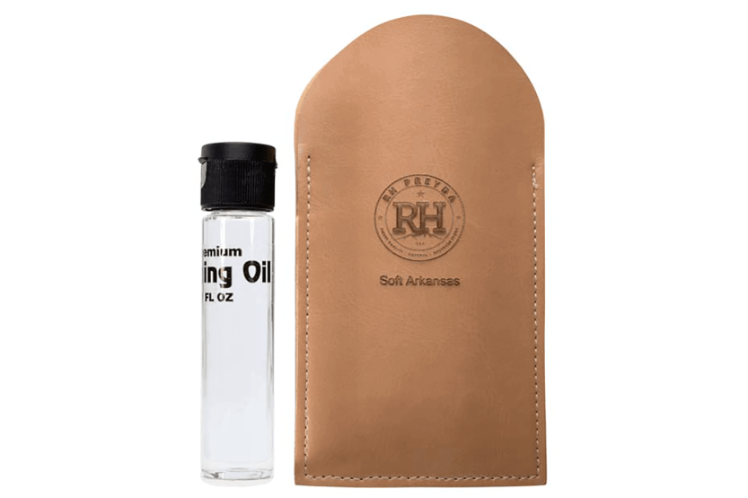 Natural Arkansas RH PREYDA medium grain pocket stone with oil + leather case