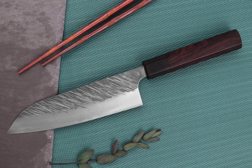 Faca japonesa de santoku Yu Kurosaki Fujin 16,5cm SG2 feita à mão