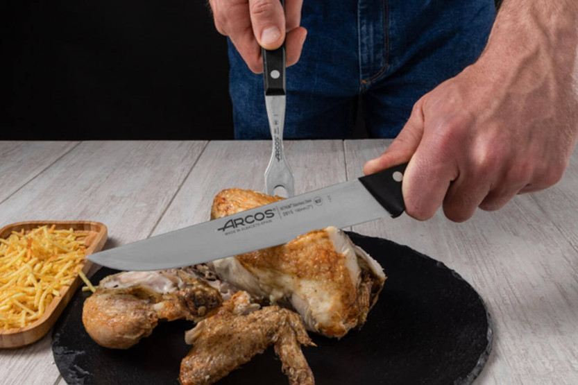 Conjunto de 3 facas de cozinha Arcos Universal em caixa com 3 cabos de rebites