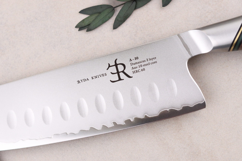 Ryda Knives A-30 San Maï Faca santoku de 18 cm com cabo de nogueira