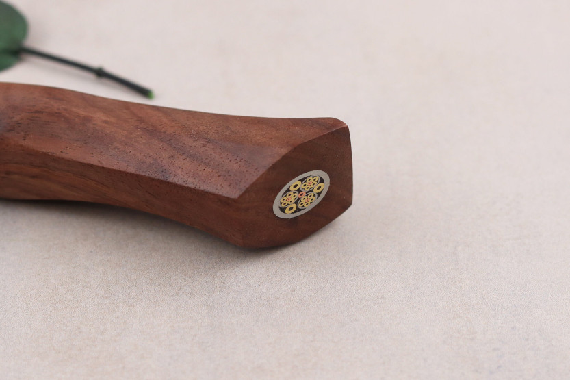 Ryda Knives A-30 San Maï 18 cm santokukniv med håndtak i valnøtt