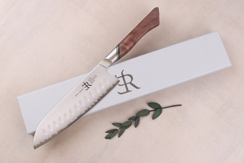 Ryda Knives A-30 San Maï 18cm santokuveitsi saksanpähkinäkahvalla varustettuna