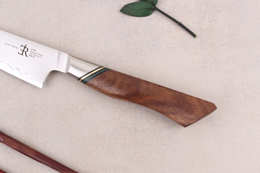 Ryda Knives A-30 San Maï 13cm utility knife with walnut handle