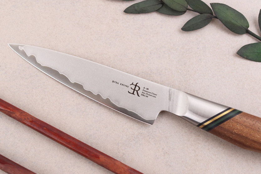 Ryda Knivar A-30 San Maï 9cm skalkniv med valnötshandtag