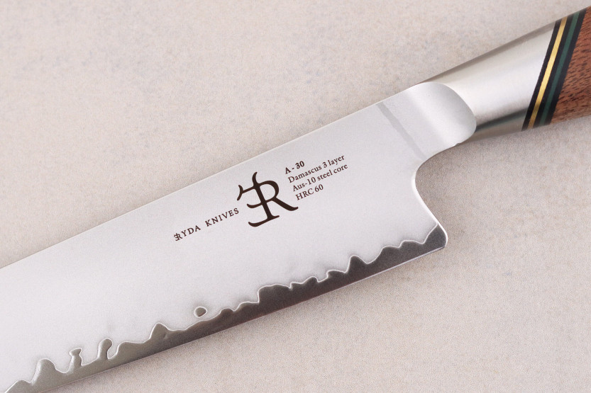 20,5cm Ryda Knives A-30 San Maï täljkniv med valnötshandtag