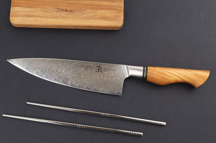 21cm Ryda Knives ST650 Damascus kokkiveitsi oliivipuukahvalla.