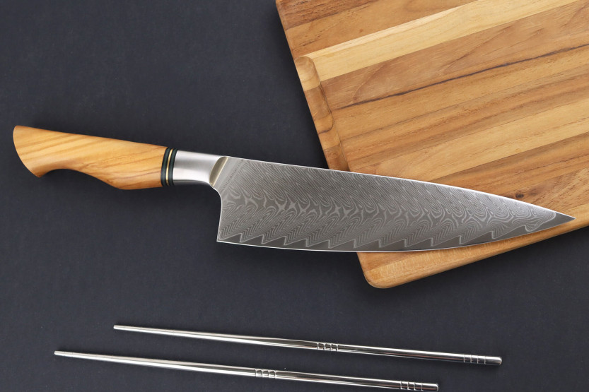 Coltello da chef Ryda Knives ST650 da 21 cm in damasco con manico in legno d'ulivo