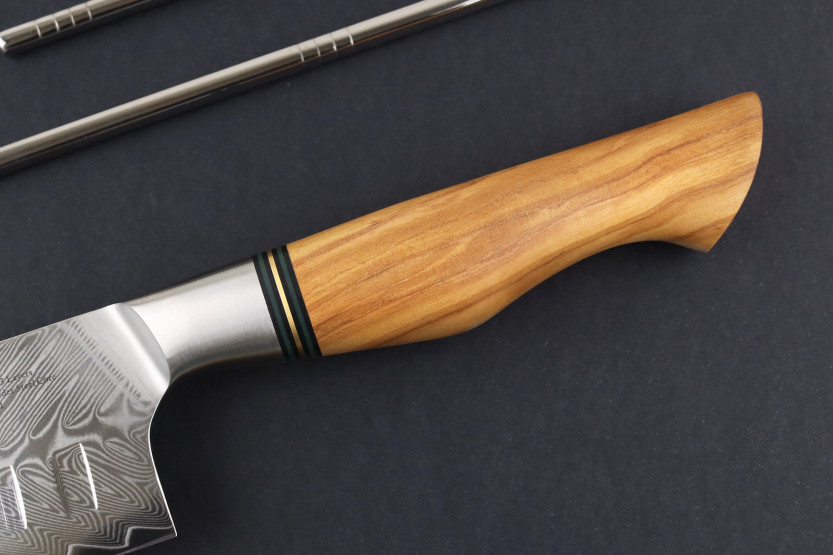 Ryda Knives ST650 Damaskus 18 cm Santoku-kniv med håndtag i oliventræ