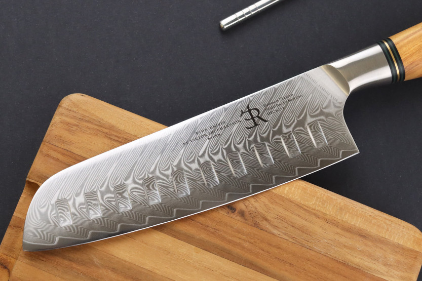 18 cm Ryda Knives ST650 Damaskus santoku-kniv med håndtak i oliventre