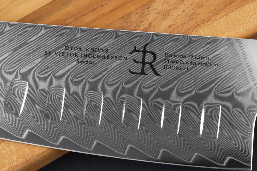 Ryda Knives ST650 Damaskus 18 cm Santoku-kniv med håndtak i oliventre
