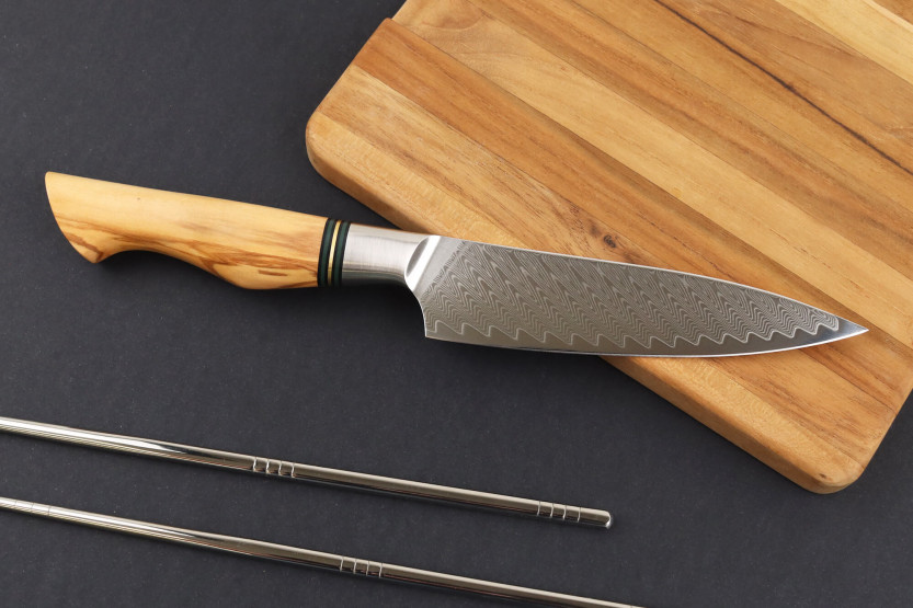 13,5 cm Ryda Knives ST650 Damaskus universalkniv med håndtak i oliventre