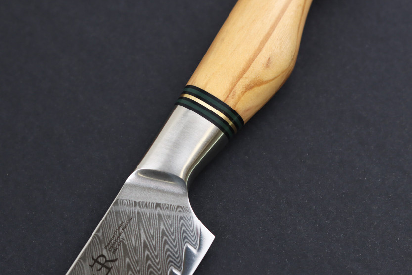 Faca utilitária de 13,5 cm Ryda Knives ST650 Damascus com cabo em madeira de oliveira