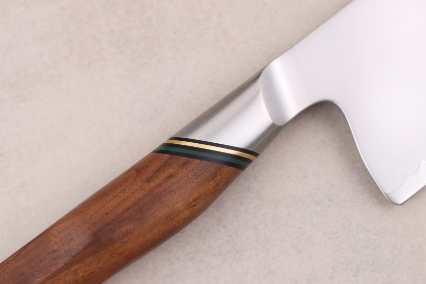 Kokin veitsi 20,5cm Ryda Knives A-30 San Maï saksanpähkinäkahvalla varustettuna