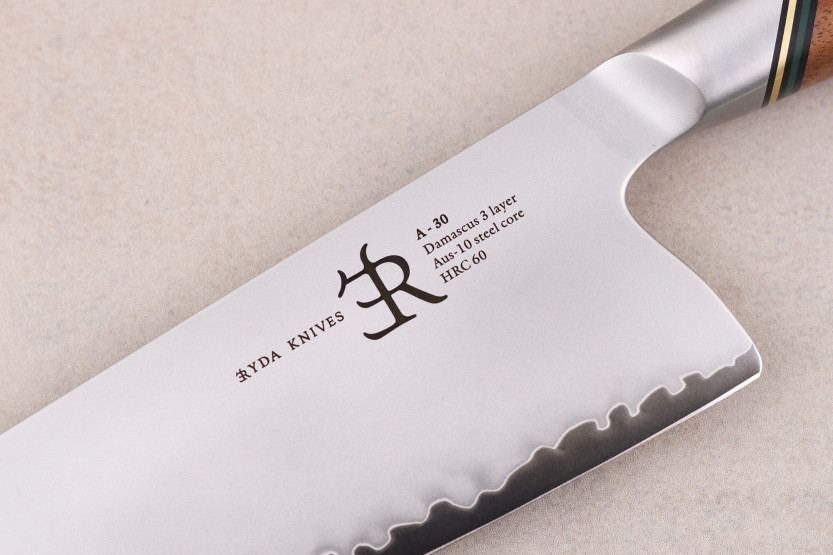 Kockkniv 20,5cm Ryda Knives A-30 San Maï med handtag i valnöt