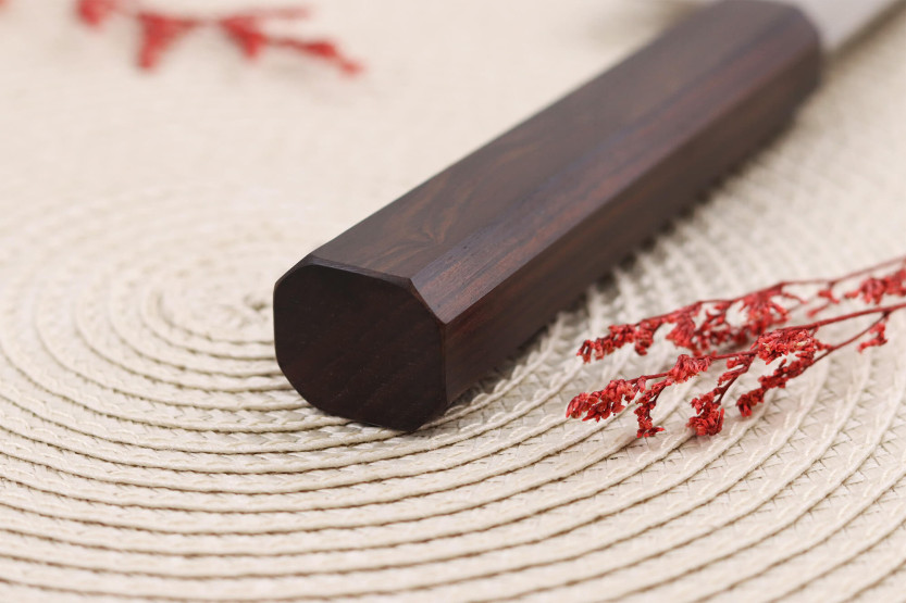 Faca de chefe de cozinha Nigara Hamono Tsuchime VG10 damas, 20cm artesanal japonesa