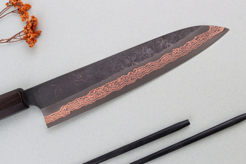 Coltello da cuoco giapponese Hatsukokoro Yorokobi Kurouchi Damascus da 23 cm