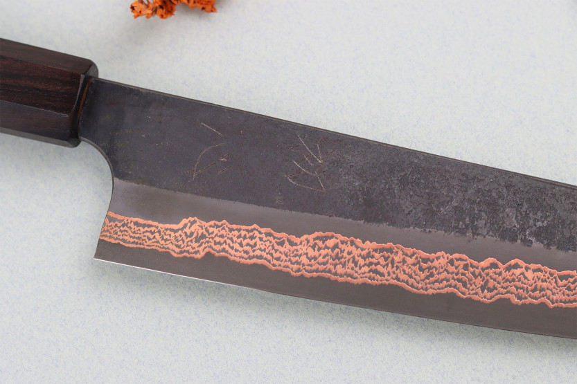 Coltello da cuoco giapponese Hatsukokoro Yorokobi Kurouchi Damascus da 23 cm