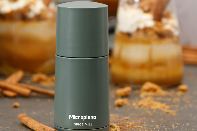 Microplane 2-i-1 krydderkvern eukalyptusgrønn