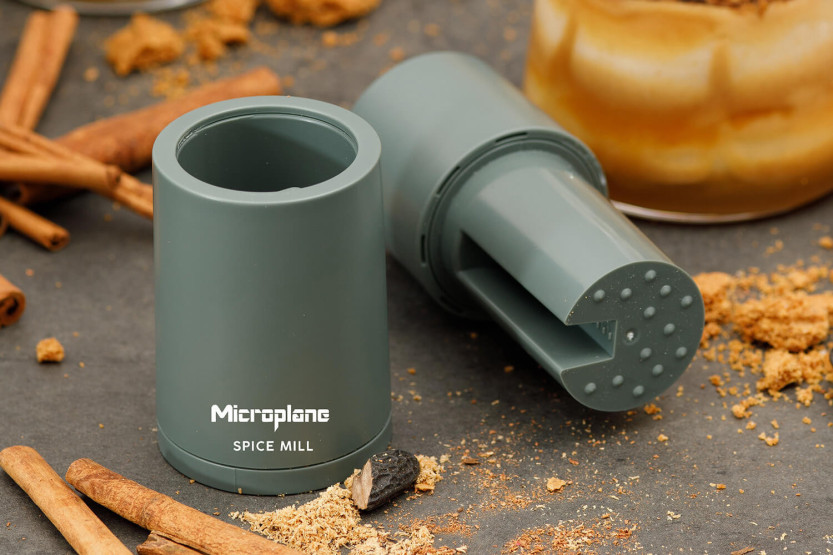 Microplane 2-i-1 krydderkvern eukalyptusgrønn