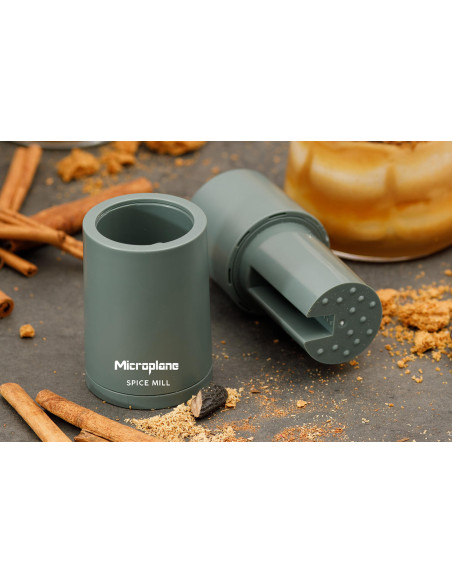 Microplane 2-i-1 krydderkvern eukalyptusgrønn