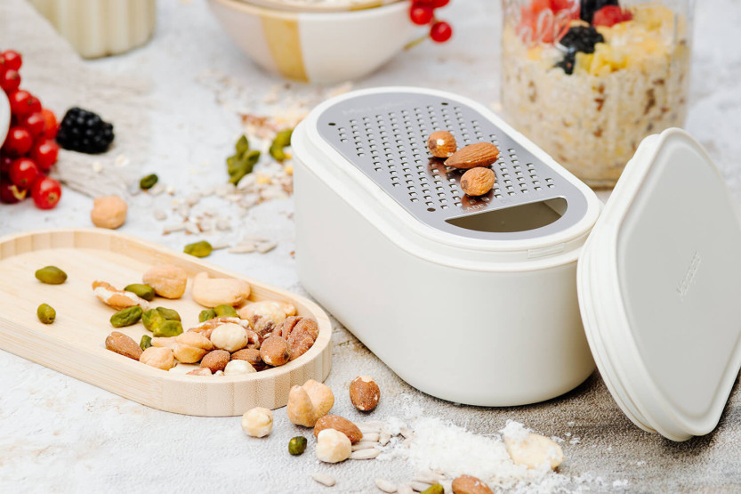 Witte 3-in-1 Microplane rasp met opbergdoos en dubbele deksel