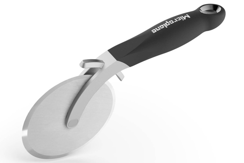 Microplane zweischneidiges Pizzarad mit abnehmbarem Teigspieß