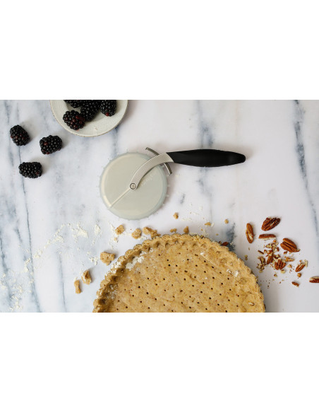 Microplane zweischneidiges Pizzarad mit abnehmbarem Teigspieß