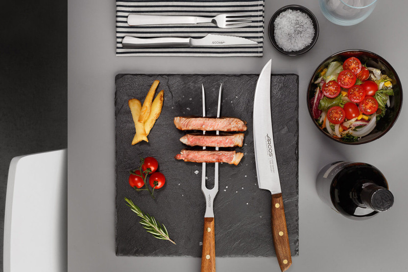Conjunto para churrasco Arcos Nordika: garfo + faca de trinchar