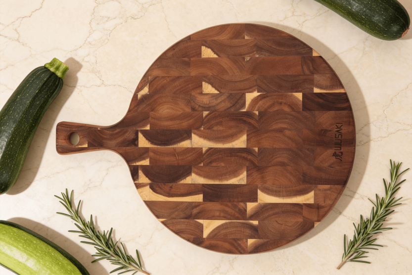 Tagliere rotondo Wusaki in legno di acacia 42,5 x 32 x 1,8 cm