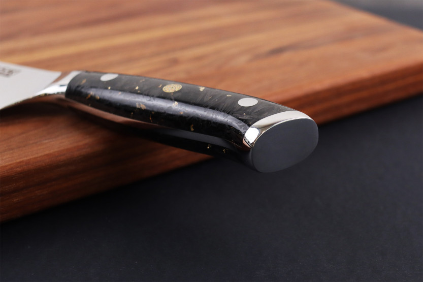 Wusaki Sakin Damaskus 10Cr 13cm ko-santoku kniv med kolfiber och bladguld handtag